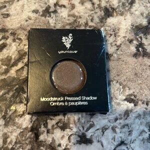 Younique MOODSTRUCK Pressed Shadow Single Compact